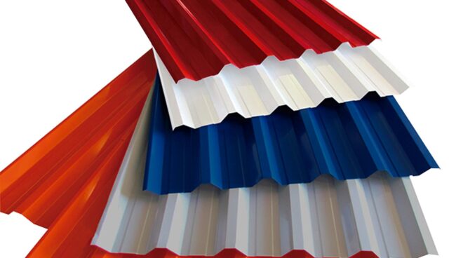 5 pedaços de telhas uma apoiada na outra, nas cores: vermelha, branca, marinho, cinza e laranja.